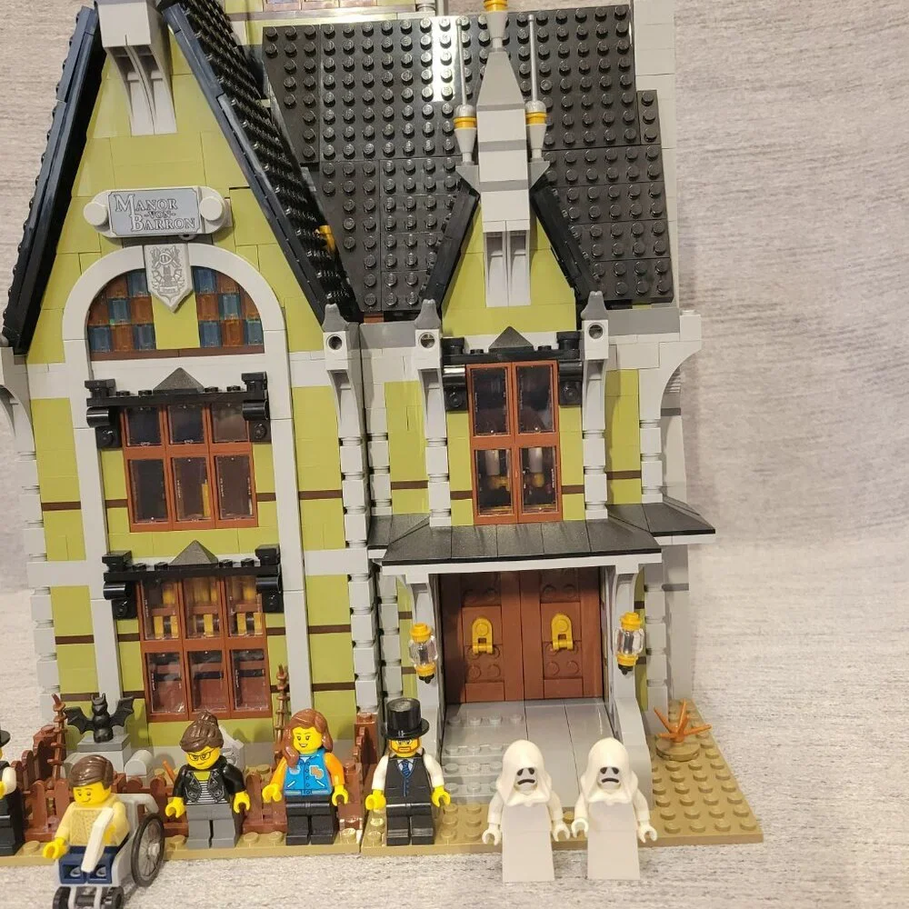 Lego Icons Haunted House 10273
